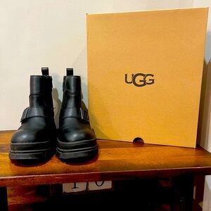 UGG ASHTON SHORT BOOT